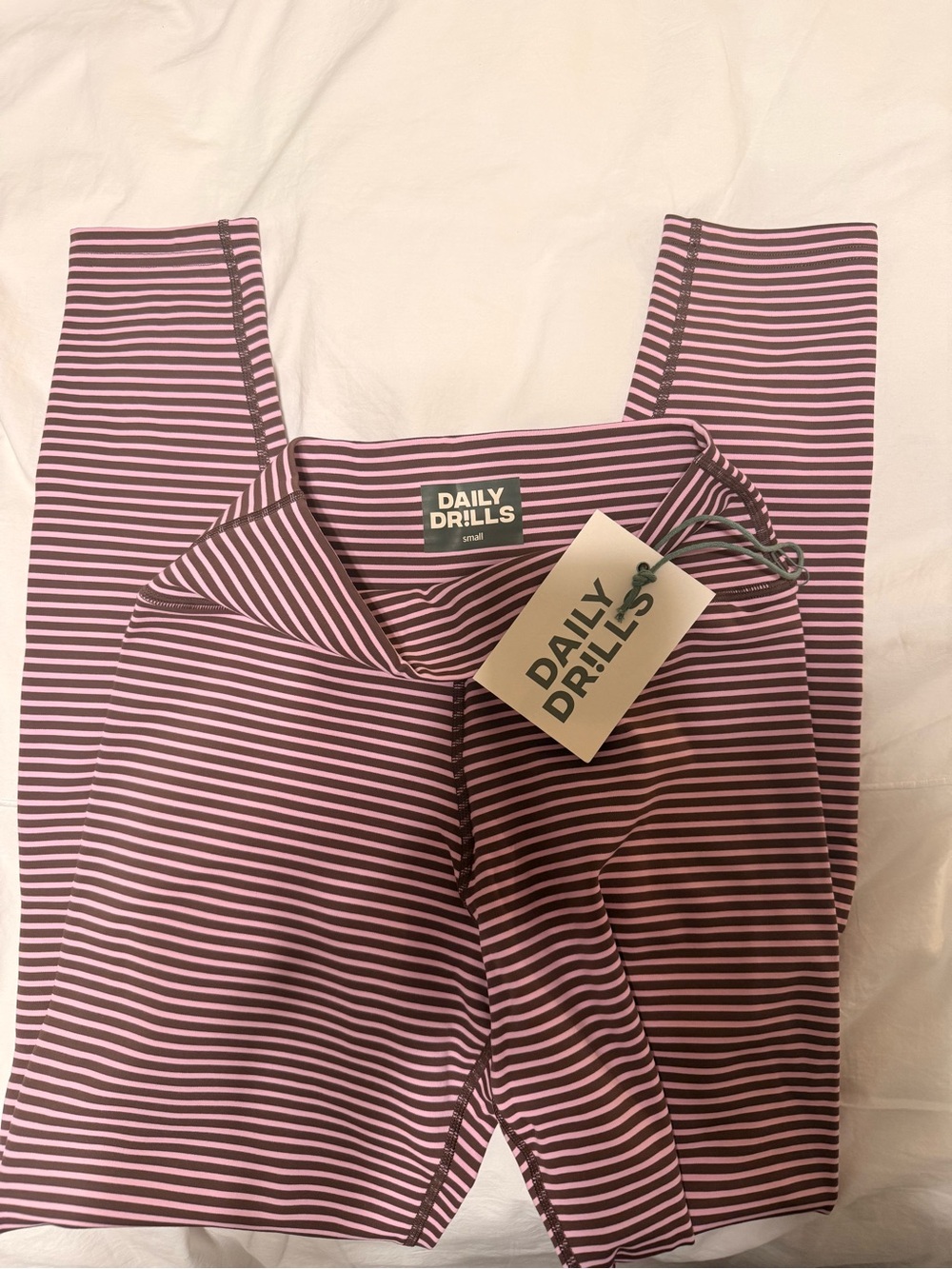NWT Daily Drills Play! Mocha + Taffy Leggings Size Small